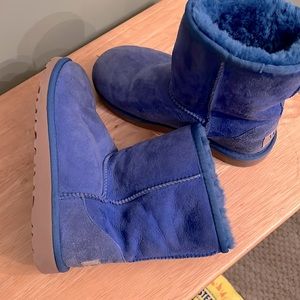 UGG, Size 4, Color Blue